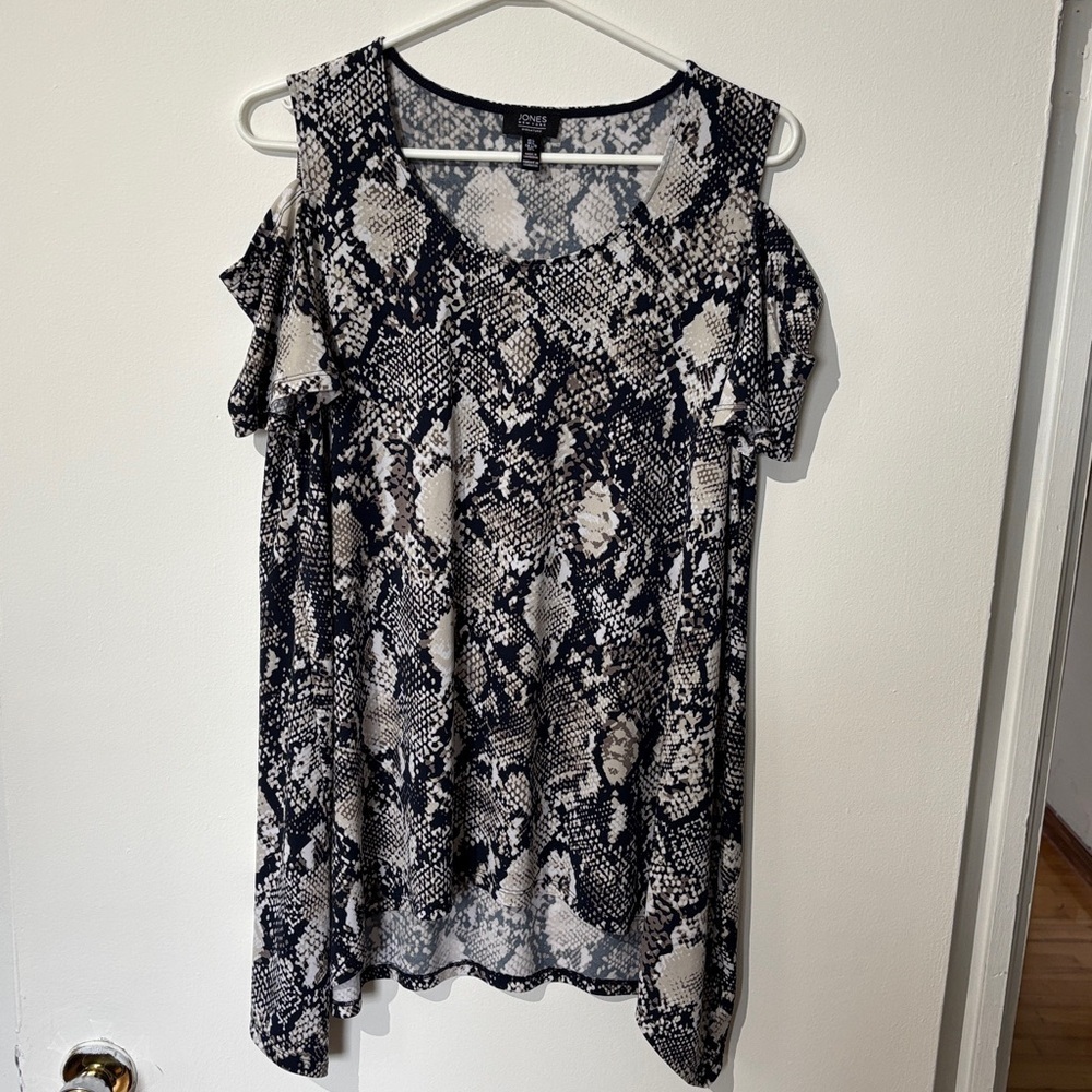🎉4/30$🎉 Jones New York (L) Black and Cream Snake Print Top